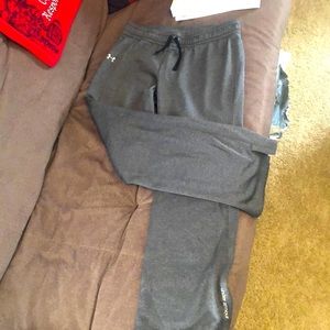 Women’s under Armour gray sweatpants